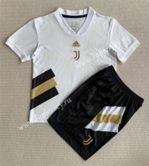 Retro Version Juventus White Soccer Uniform-AY